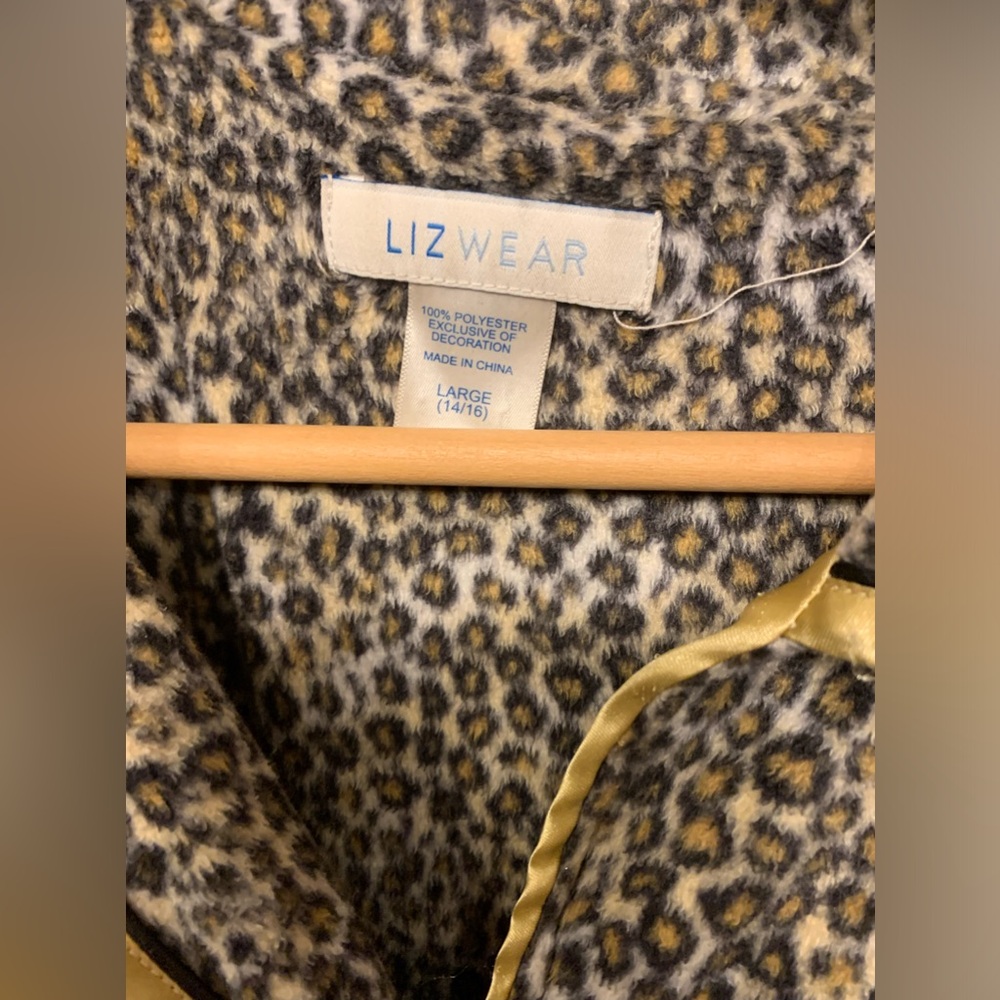🦁✨ Feline Fabulous in LizWear Leopard Print Pajama Set! ✨🦁 - Picture 9 of 12